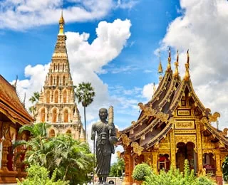 タイ様式の金色の寺院